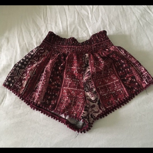 Aztec patterned shorts - Picture 2 of 3